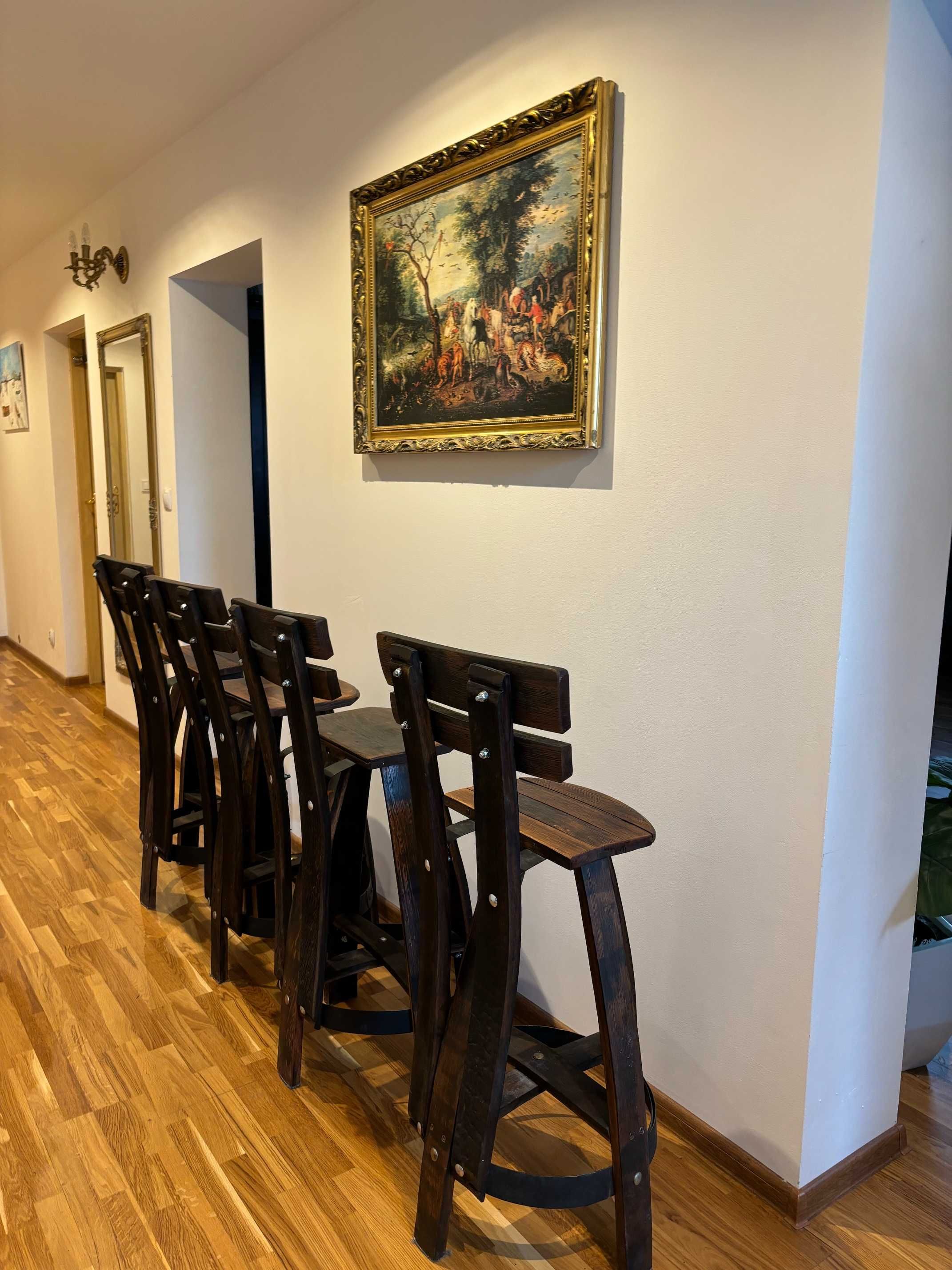 Zestaw 4 sztuk hokerów z beczek