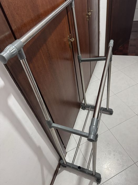 Chariot duplo para pendurat roupa.