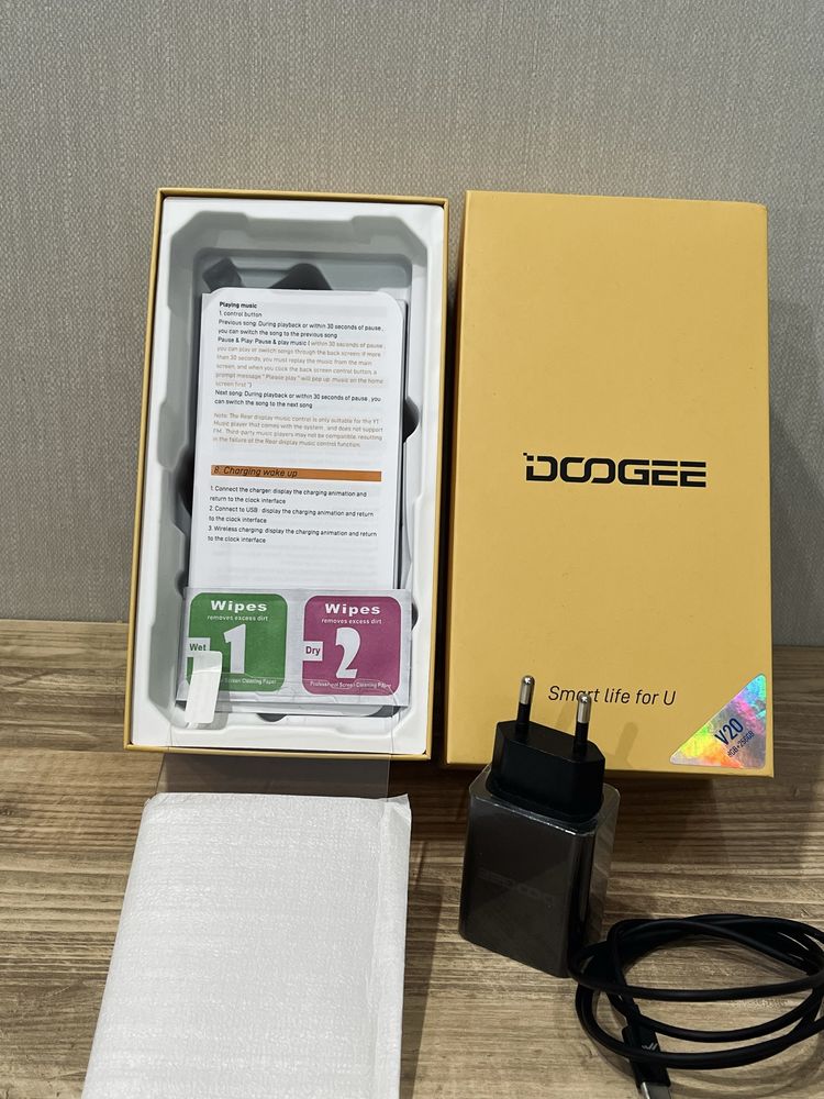 Смартфон Doogee V20