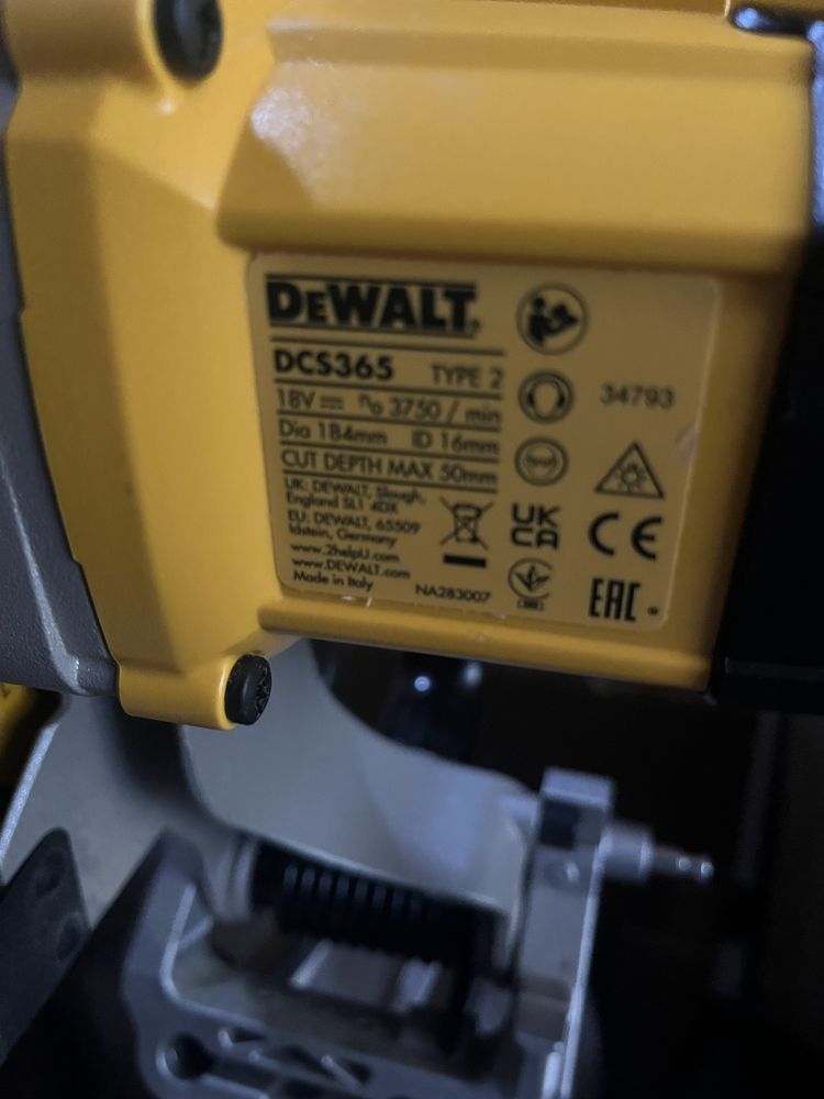 Ukośnica dewalt DCS365
