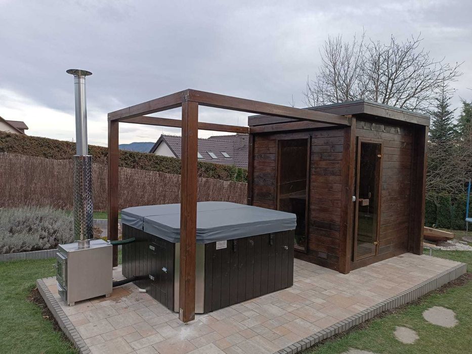 sauna ogrodowa z miejscem na balie, nowoczesne spa zewnętrzne premium