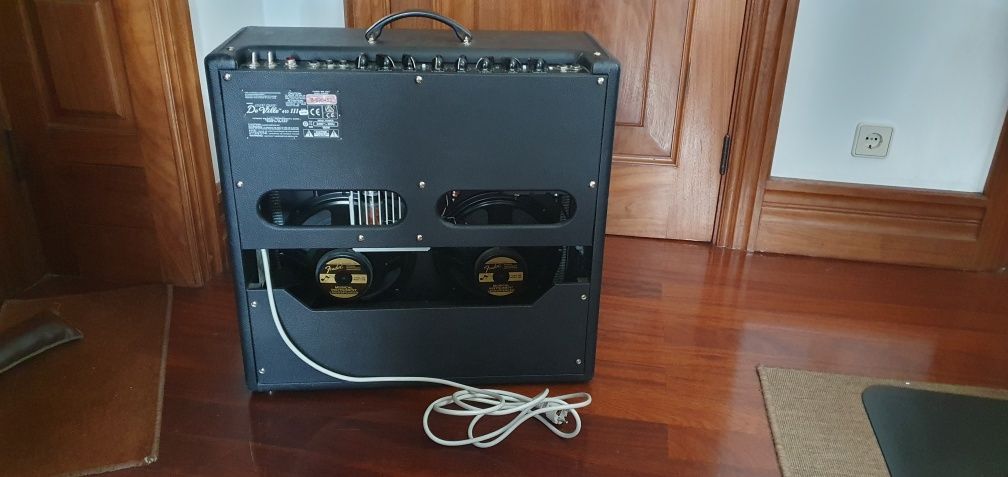 Fender Hot Rod Deville 410 III - 4x10 de 60W + Capa + Footswitch
