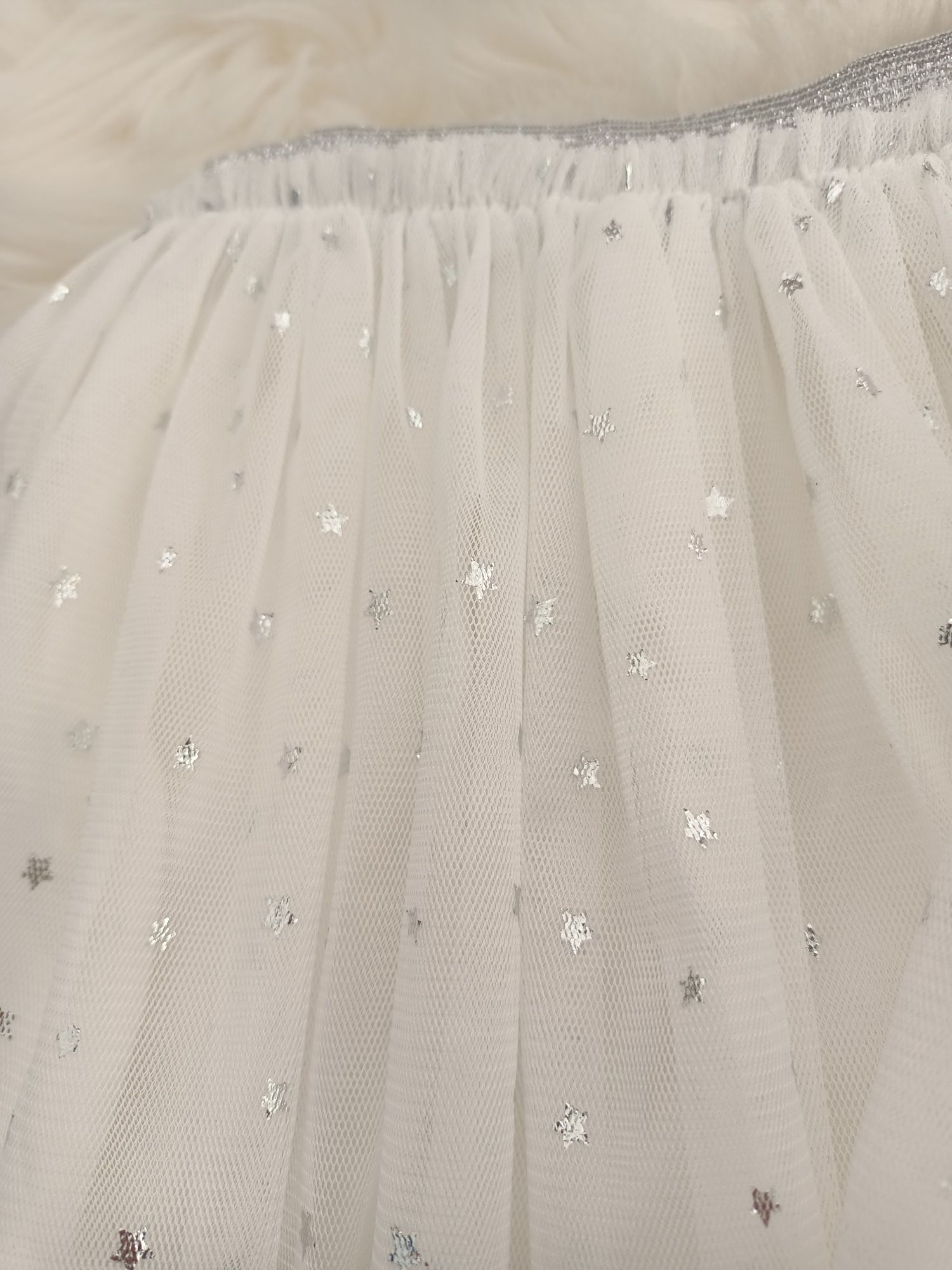Tiulowa spódnica dla dziewczynki rozmiar 74 biała srebrne gwiazdki