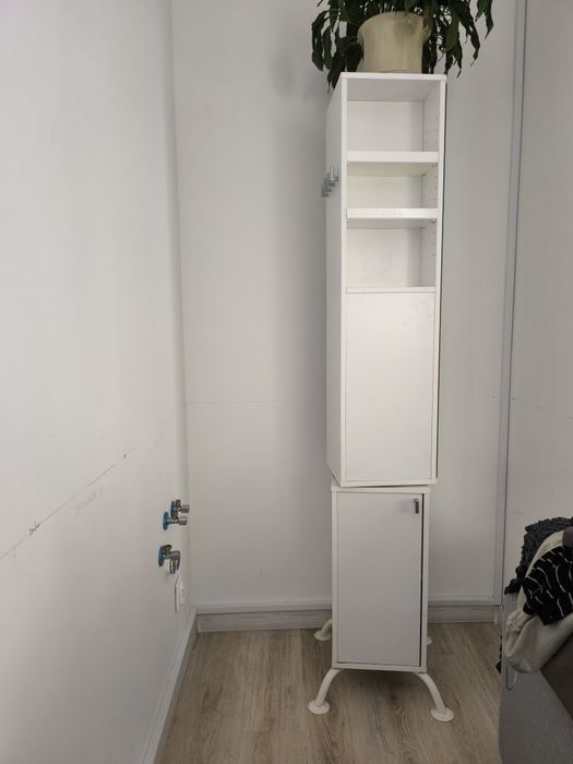 Piękna,funkcjonalna ikeowska szafka obrotowa z lustrem .