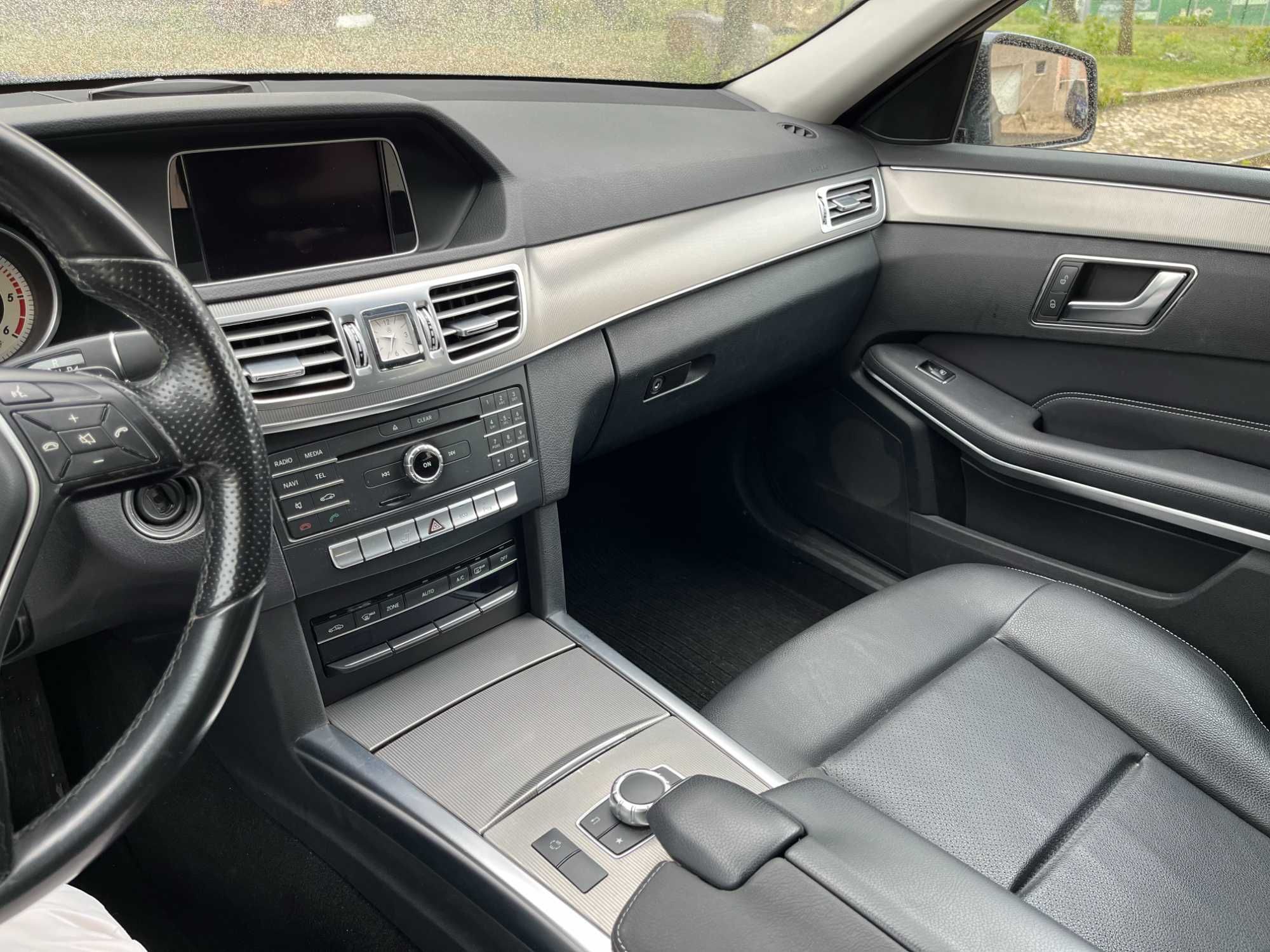 Mercedes E220 AUTO. | Nacional e Único Dono | 190 mil km
