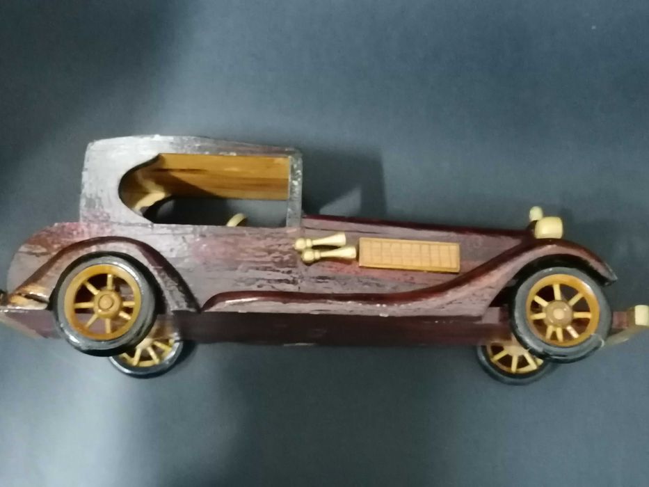 Carro Antigo em Madeira 38x12x14 cm