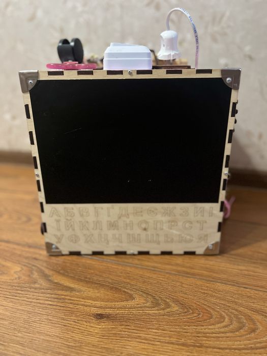 Бізікуб 30х30 для дівчинки