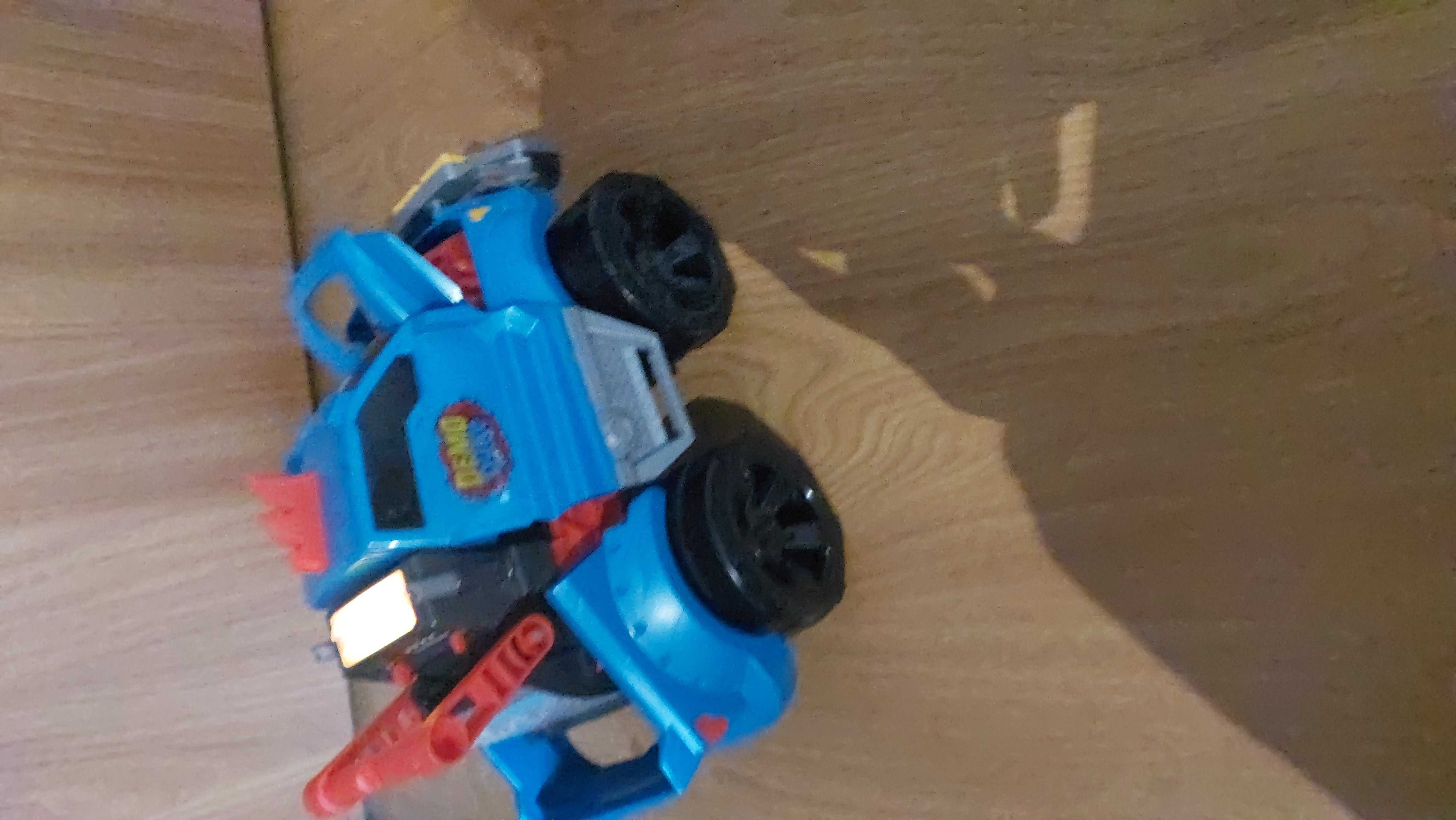 Demo Duke Duże Auto rozwalające się i naprawiające się