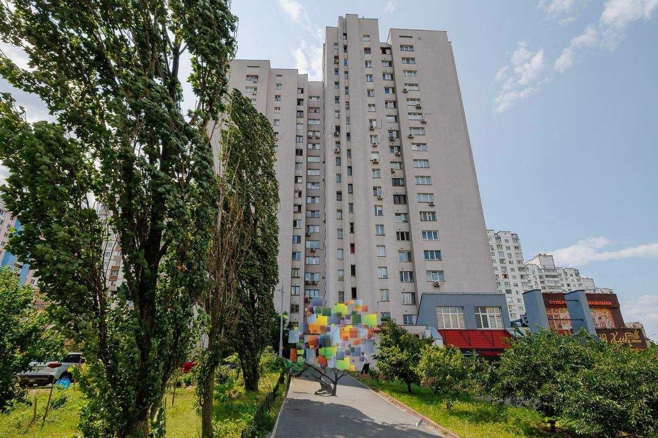 Продаж просторої 2к. квартири, пр-т. Червоної Калини 97/15. Ремонт!