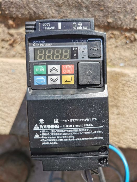 Omron Inverter 3G3MX2-AB002E/Motor/Comando