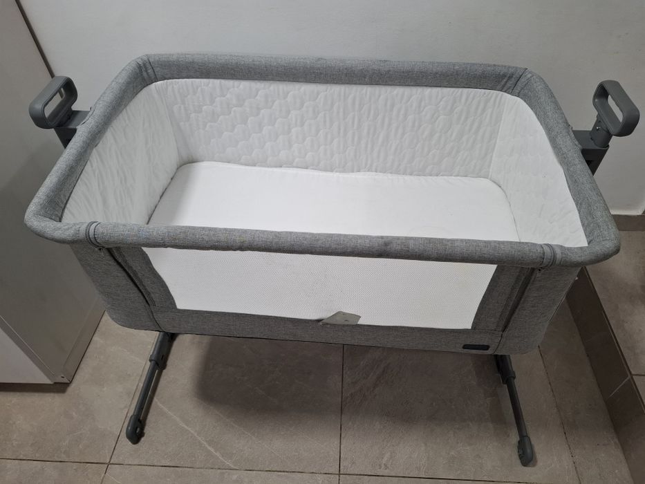 Приставне ліжечко Carrello, сірого кольору, в гарному стані