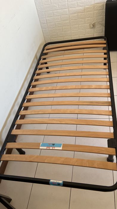 Estrado de cama com pés