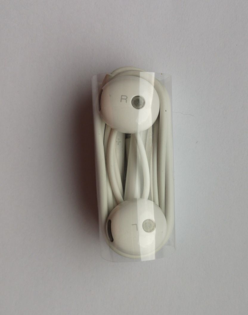 Kabel do ładowania (dł.ok.180cm) typ C + słuchawki przewodowe