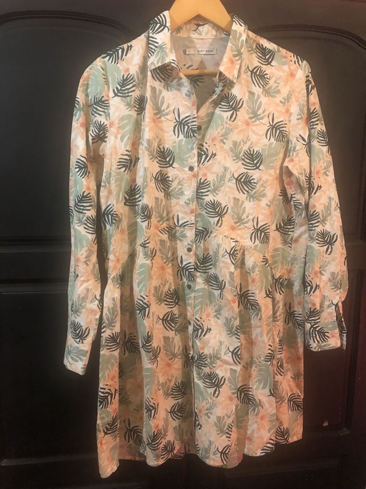 Vestido manga comprida, com ramagens  gola