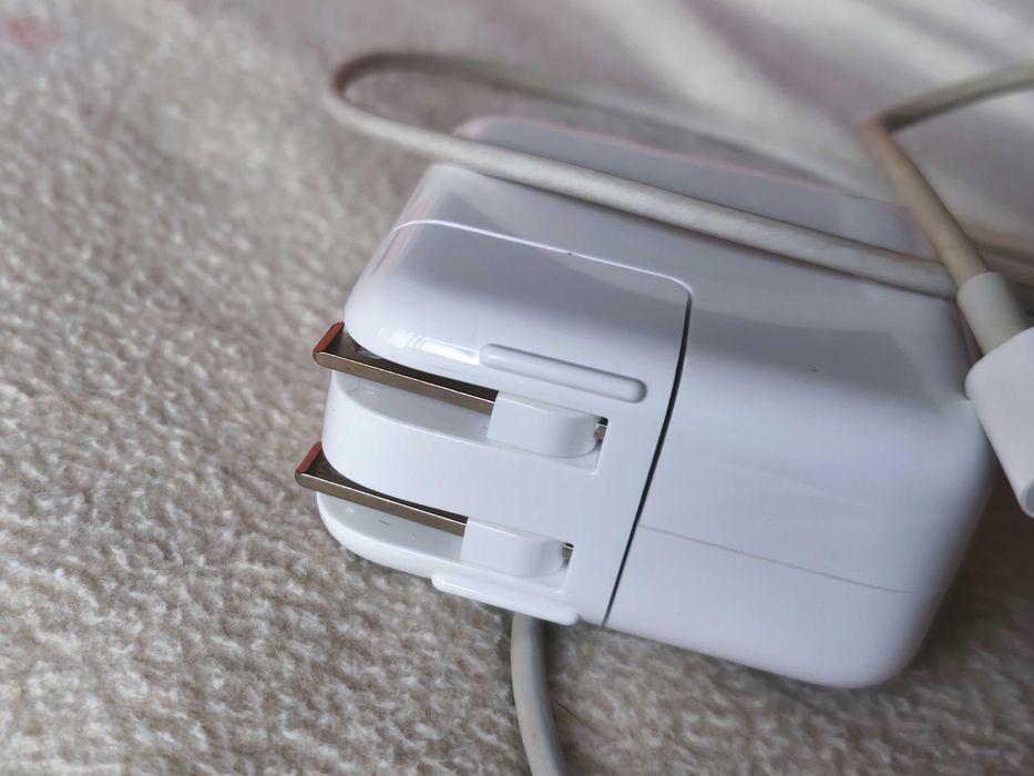 Carregador de parede USB-C da Apple com 30W de potência.
