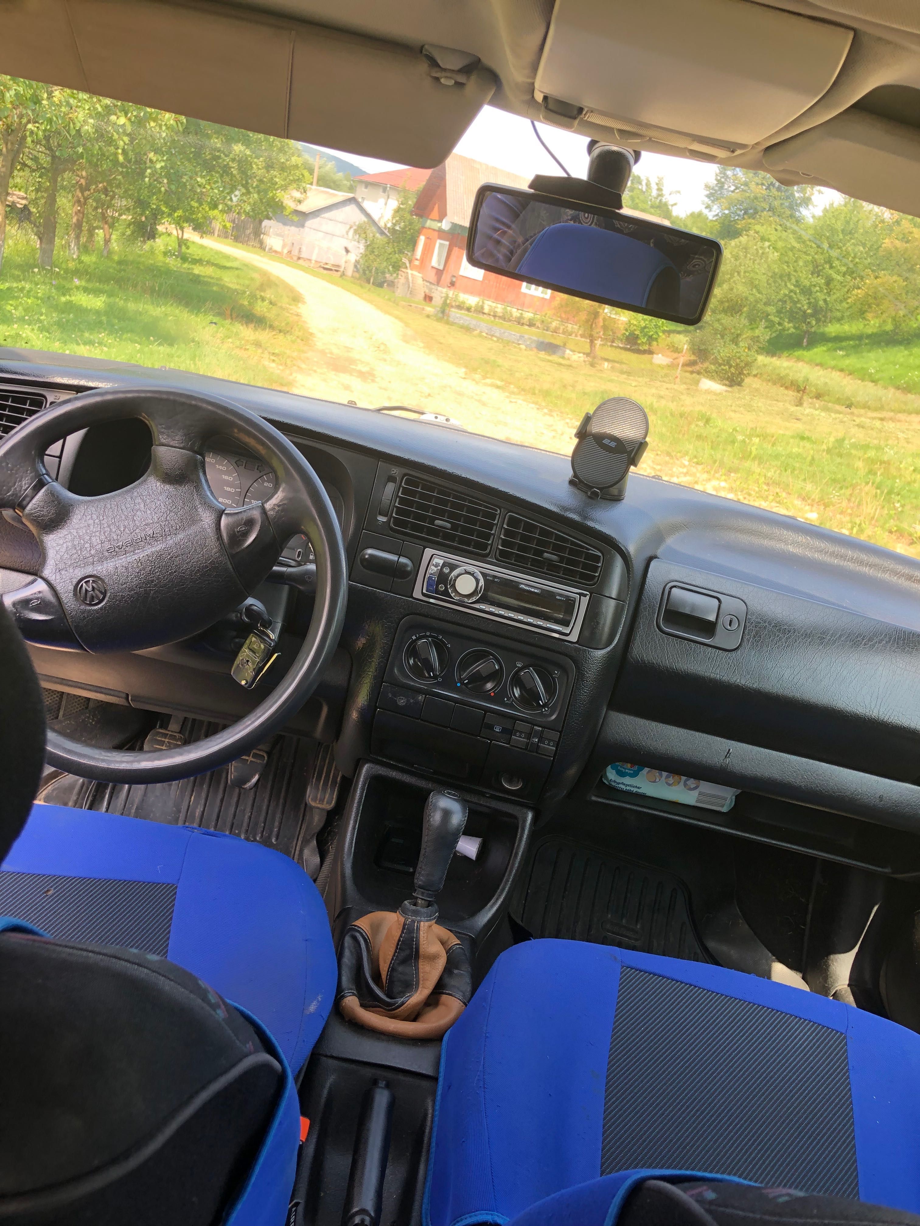 Автомобіль Volkswagen Golf