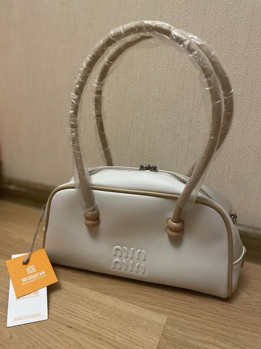жіноча сумка прямокутна miu miu