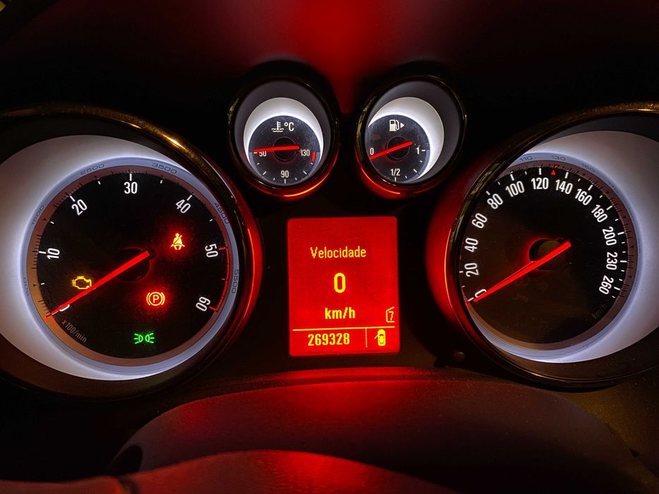 Opel Astra J Sports Tourer 1.7 CDTI (125cv), versão Cosmo