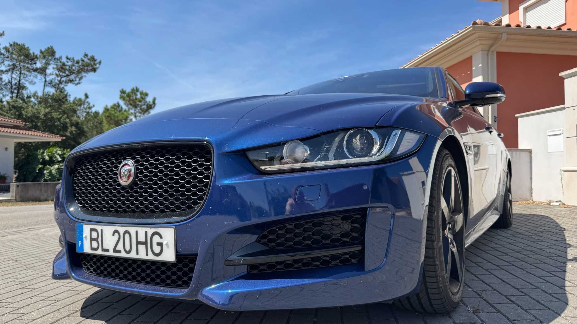 Jaguar XE R-Sport  – Elegância e Desportividade