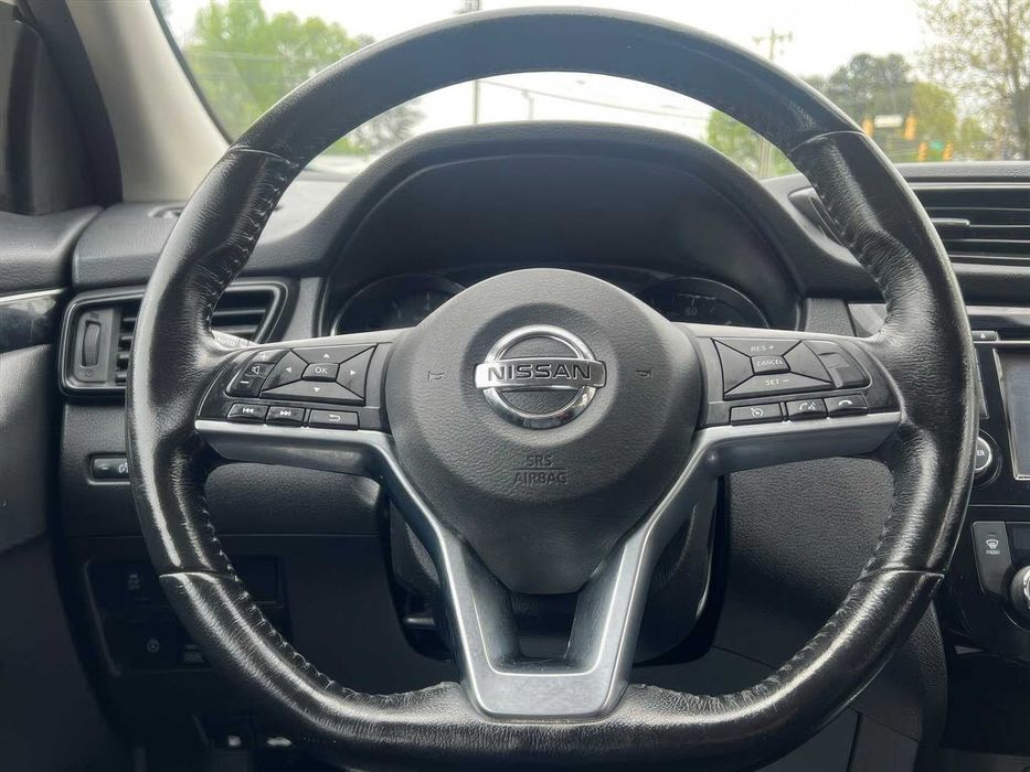 Nissan Rogue Sport SL      2017