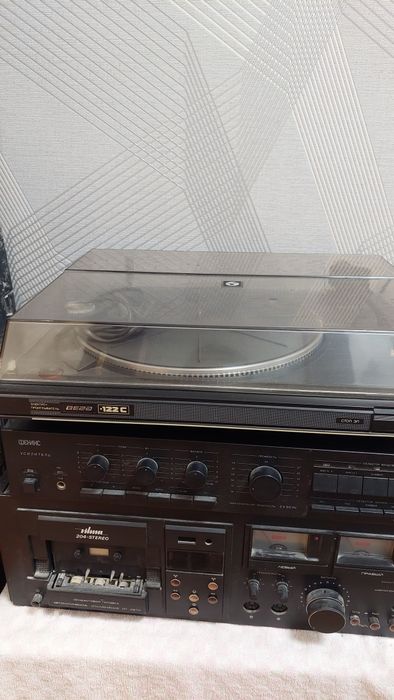 Виниловый проигрыватель