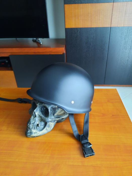 Capacete estilo militar