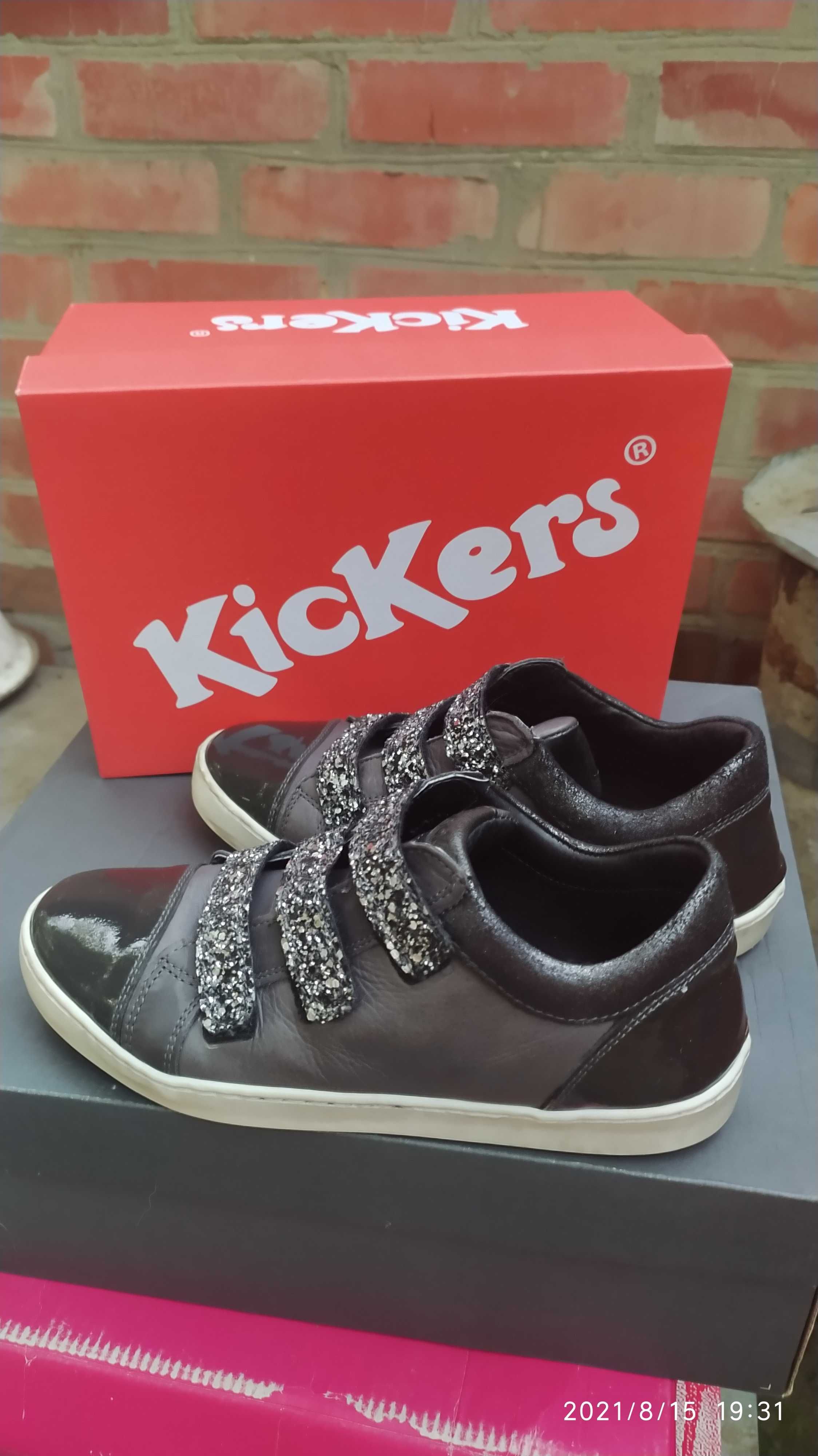 Продам детские туфли Kickers