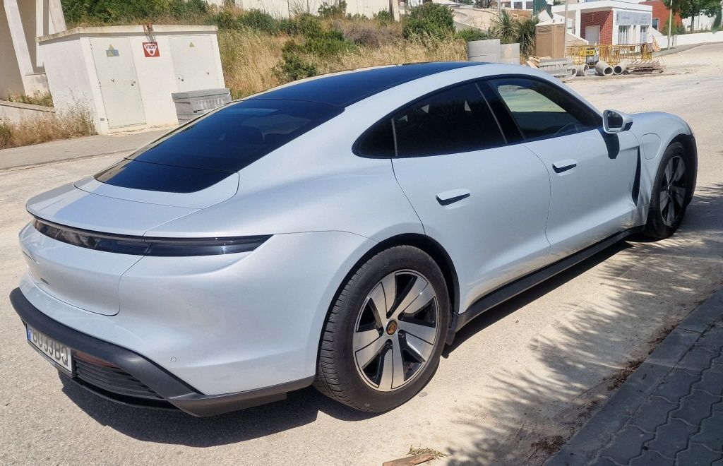 Porsche Taycan 4