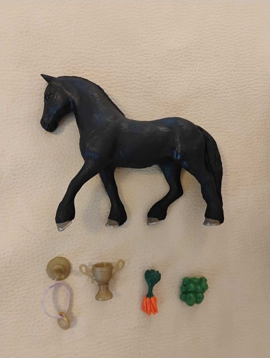 Schleich - box dla konia + figurka konia