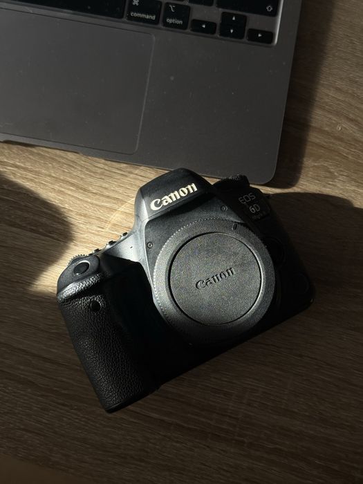 Продаю Canon 6D mark II