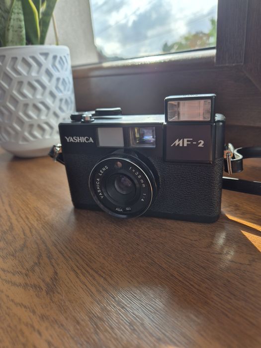 Aparat analogowy Yashics mf 2