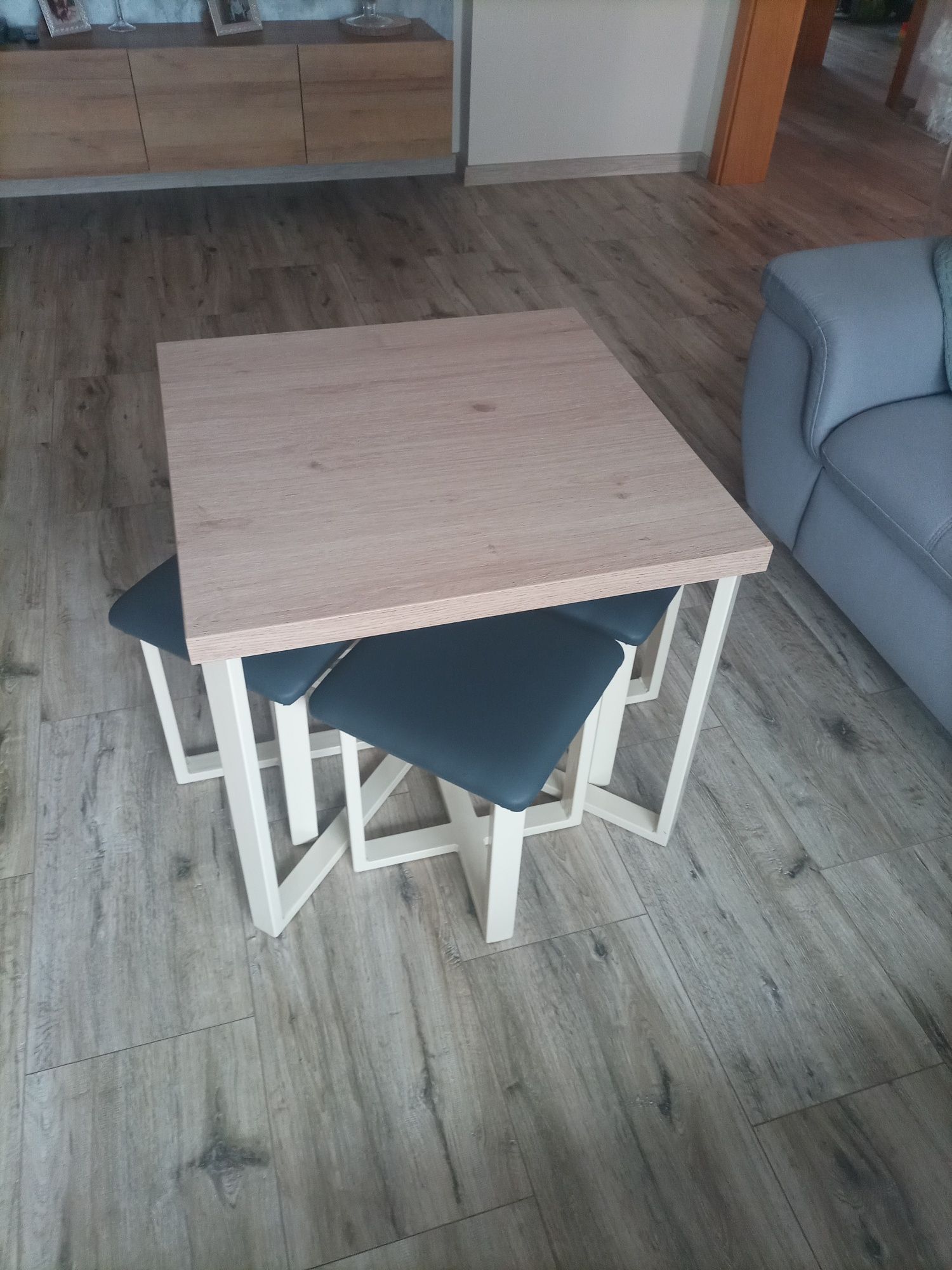Stół + 4 krzesła stolik kawowy do pokoju dziecęcego taboret