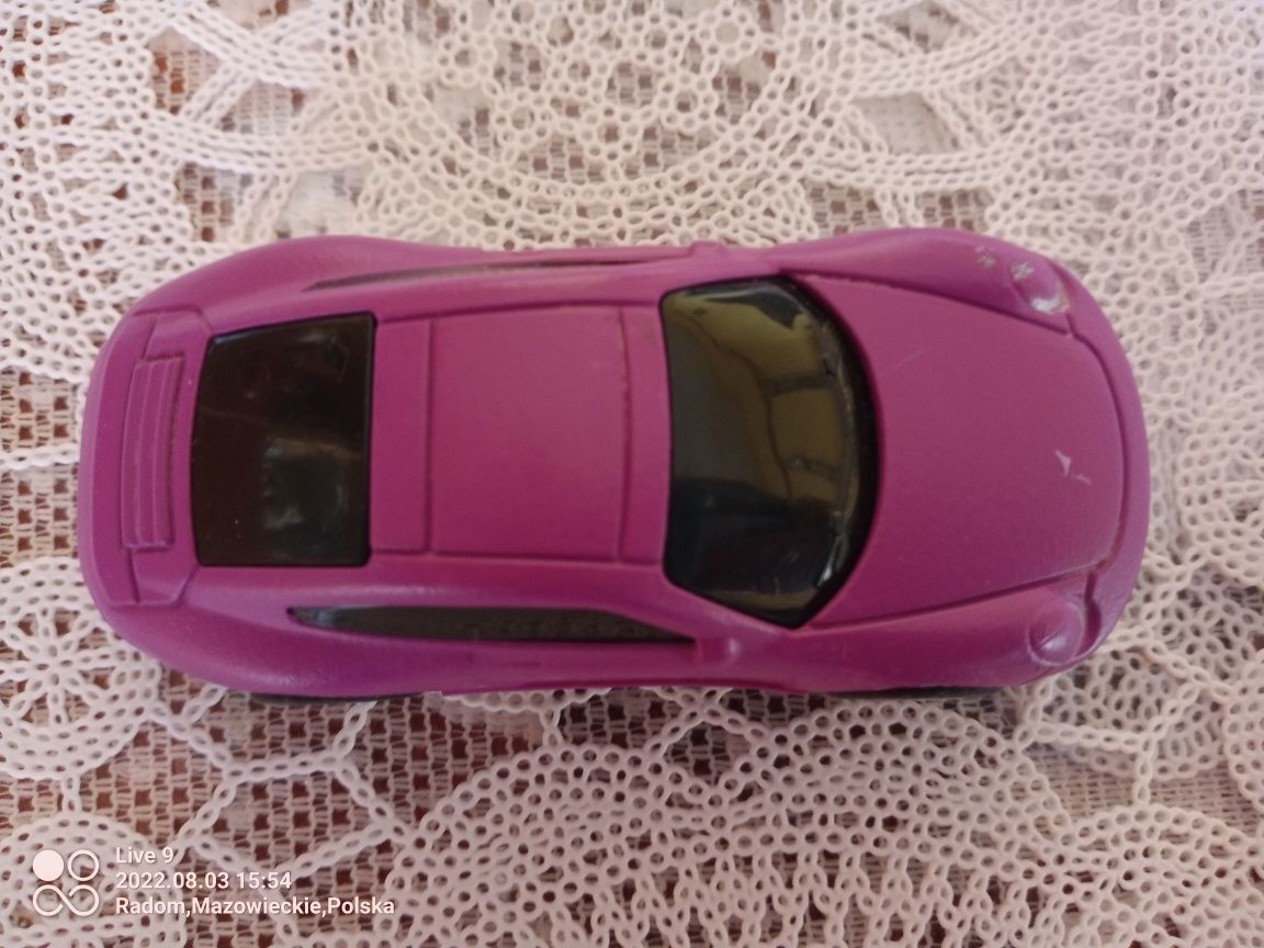 Model samochodu fioletowy