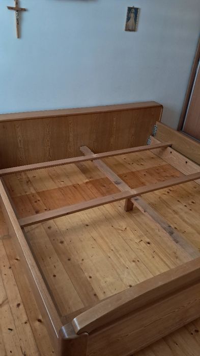 Łóżko podwójne wraz ze stelażem