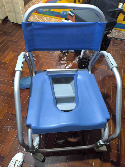 Cadeira de rodas sanitária - marca Orthos