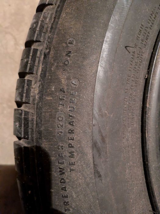 Opony zimowe 195/65 R15 z felgami – bardzo dobry stan