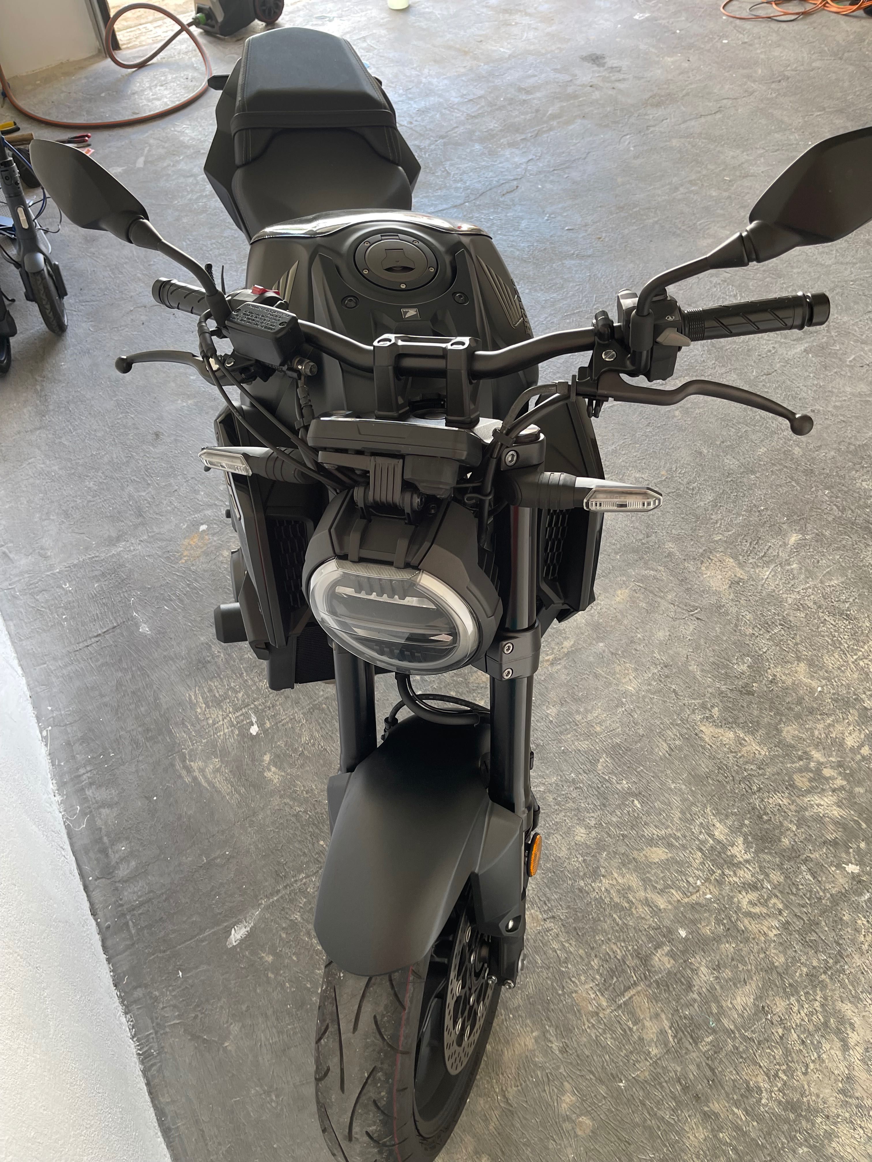 Honda cb650r como nova