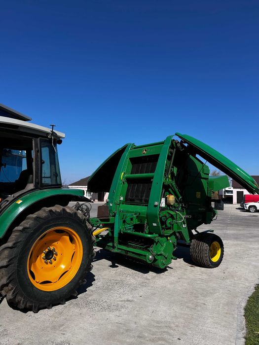 Прес-підбірник John Deere 864