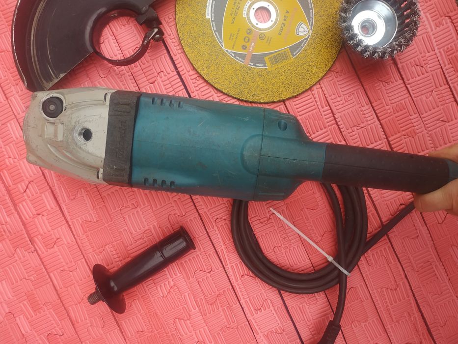 Болгарка Makita GA9020+круг и щётка 100мм по металлу в подарок