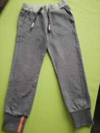 Spodnie dresowe - dla dziewczynki- roz. 110/116 -