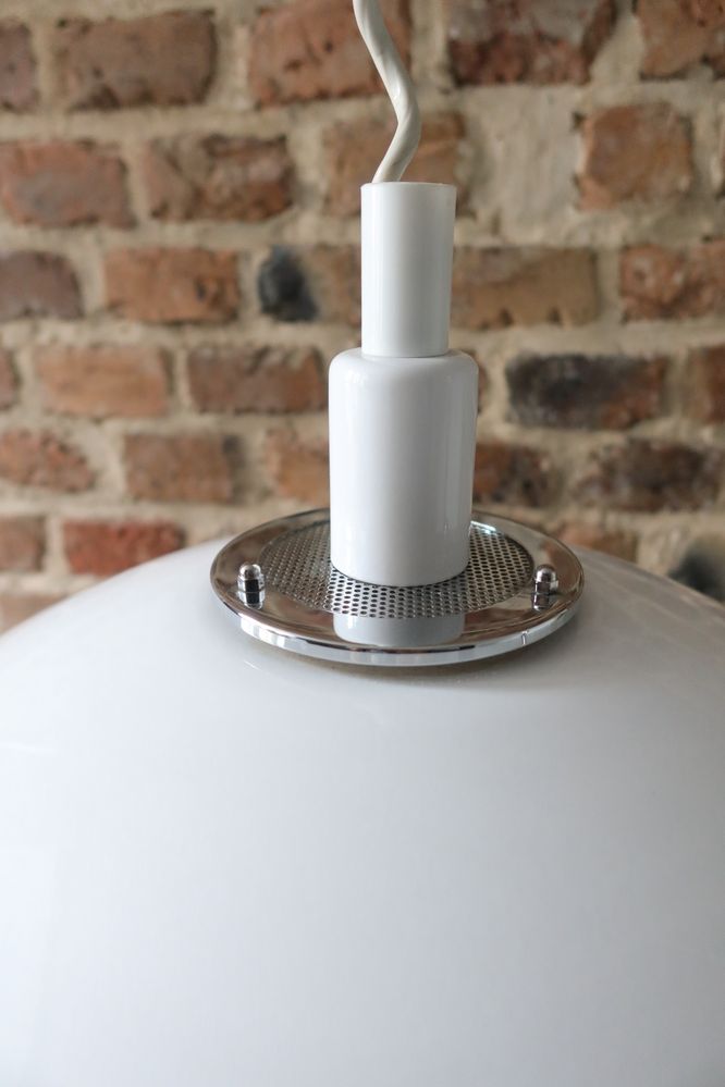 Duńska lampa wisząca jak louis poulsen space age