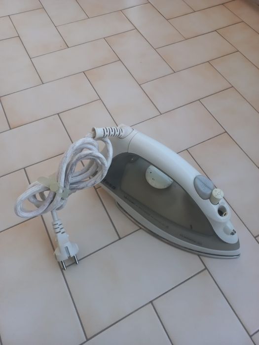 Ferro a vapor Ufesa Clarrise 90