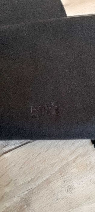 Шарф HUGO BOSS чорний 90% вовна мериноса, 10% кашемір. Шотландія