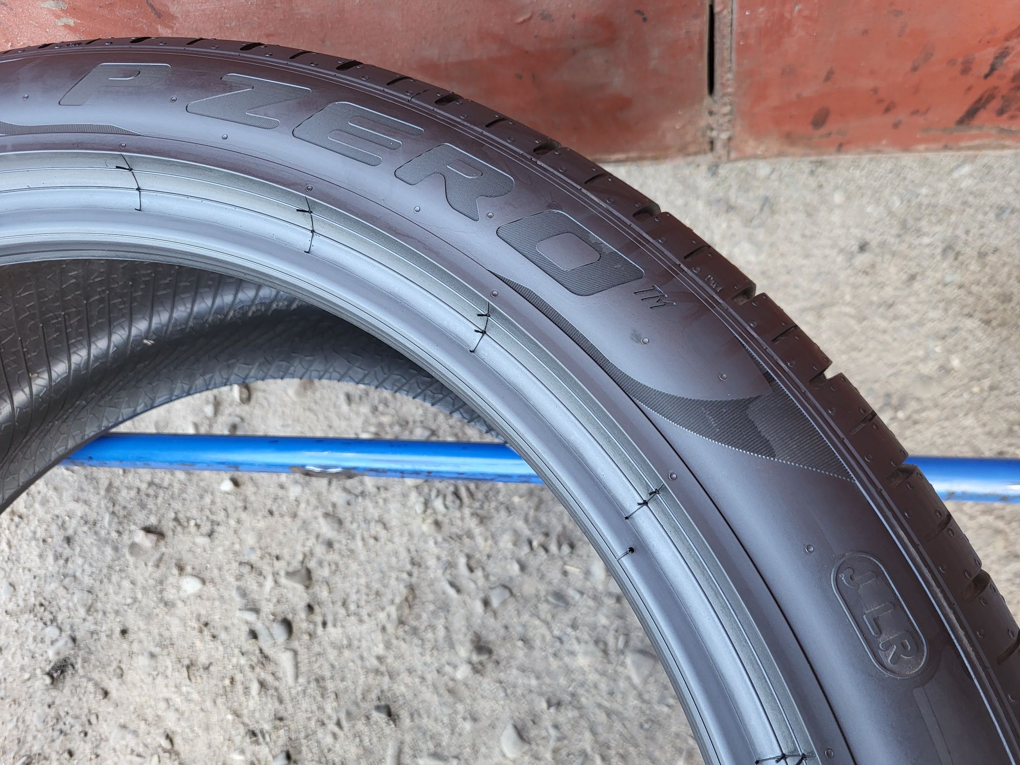 265/40/22 R22 Pirelli PZERO PZ4 JLR 2шт ціна за 1шт шини