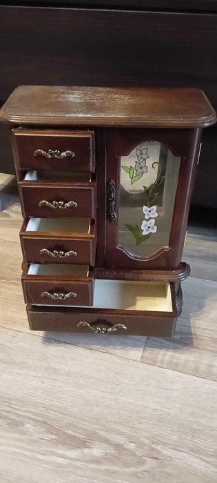 Деревянная винтажная шкатулка