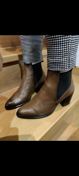 Botas em pele de salto castanhas