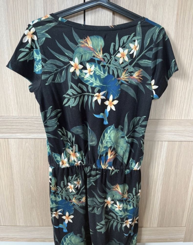 Piękna sukienka z wiązaniem XS kwiaty tropikalne/ ptaki czarna