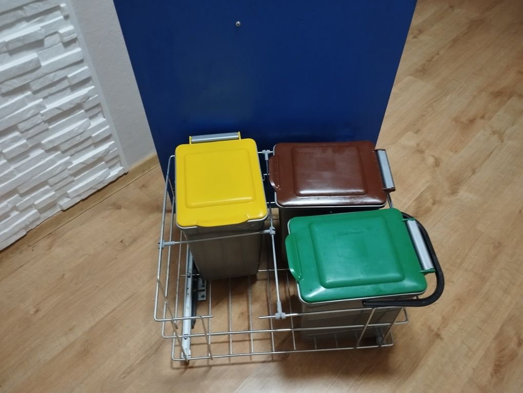Kosz  do szafki ,do segregacji z pojemnikami