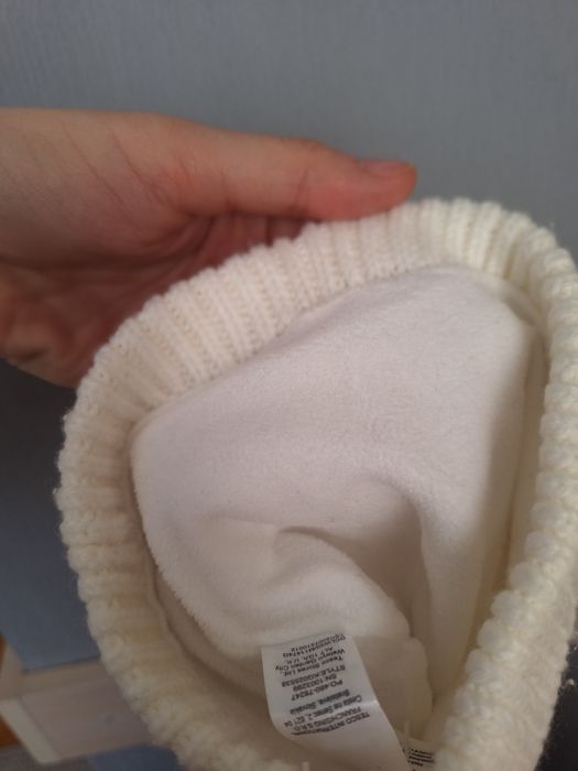 Мила тепла шапочка з помпонами 1-6 місяці