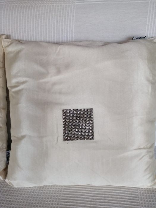 Conjunto de capas de almofadas creme com brilhantes